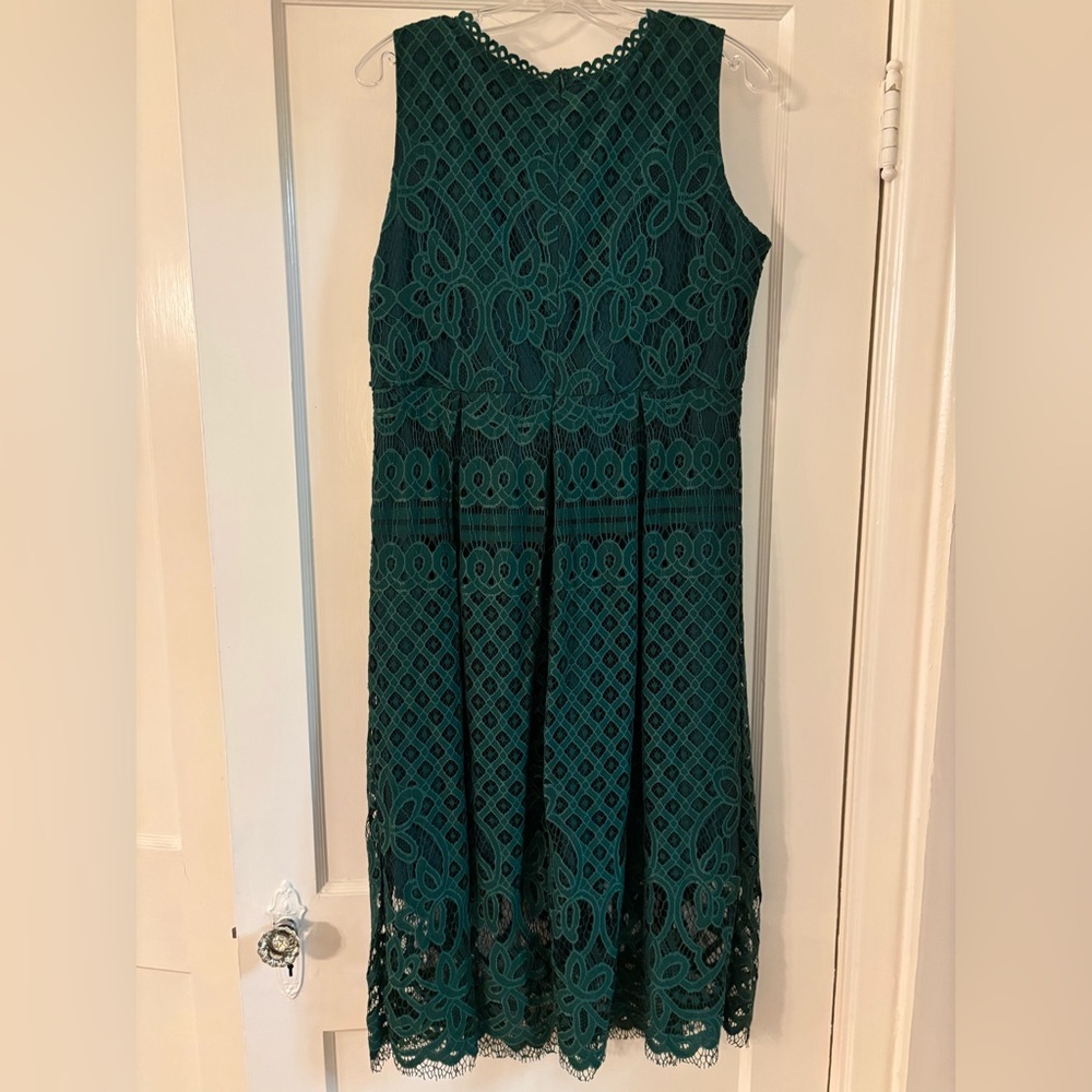 ✨ Emerald Green Lace Midi Dress – Size XL - Picture 7 of 16